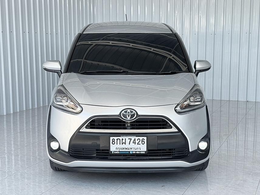 Toyota Sienta 1.5V เกียร์ออโต้ ปี19  3