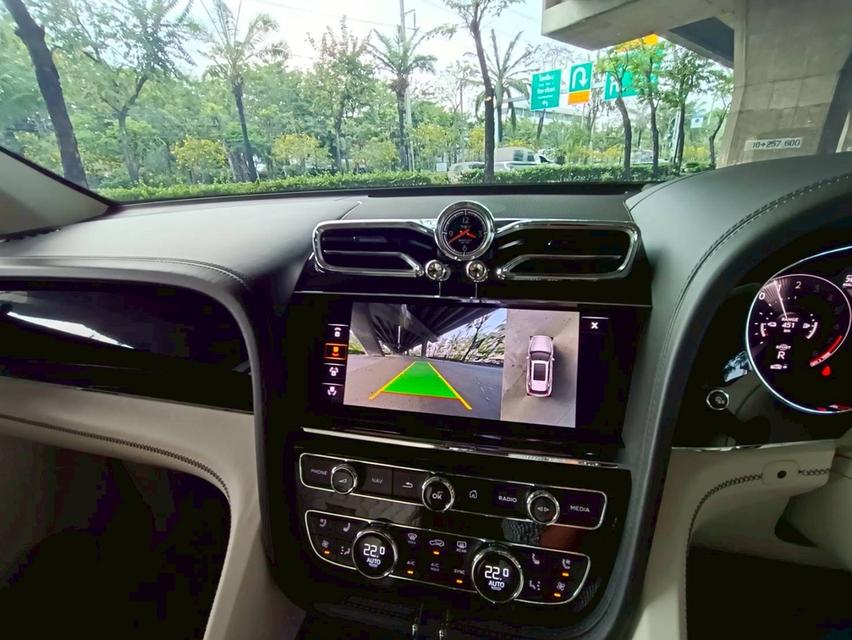 รหัสรถ PEAT53 Bentley Bentayga Hybrid (demo) 11