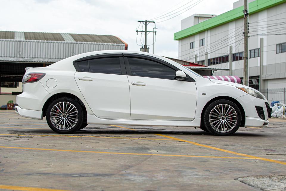 รถบ้านเข้าใหม่ ปี 2013 Mazda3 1.6V Spirit 4 Dr. A/T สีขาว 3