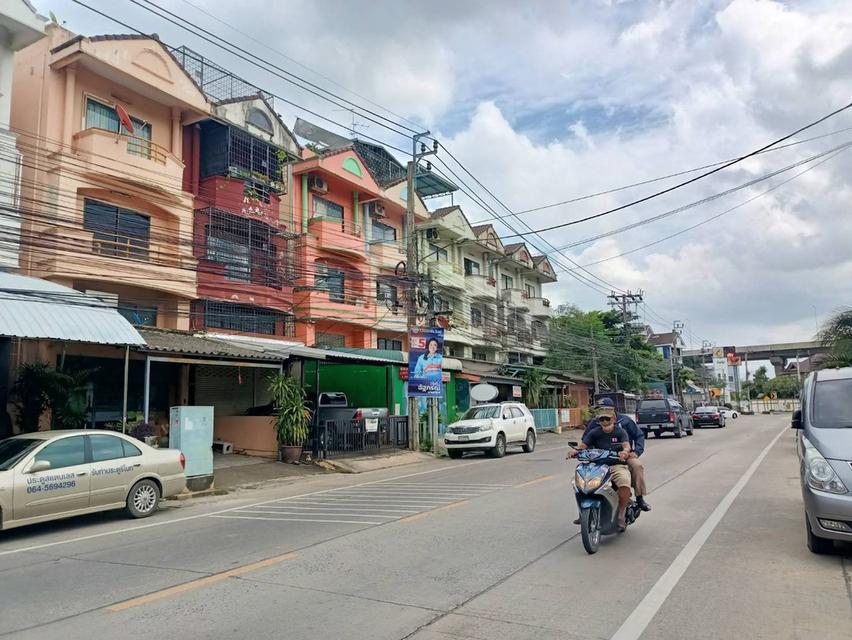 อาคารพาณิชย์ทำเลดีติดถนนสวนผัก 3