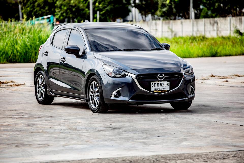 Mazda2 1.5 XD Highplus Sport ปี 2017 ดีเซล รุ่นท๊อป สีเทา มือเดียวป้ายแดง