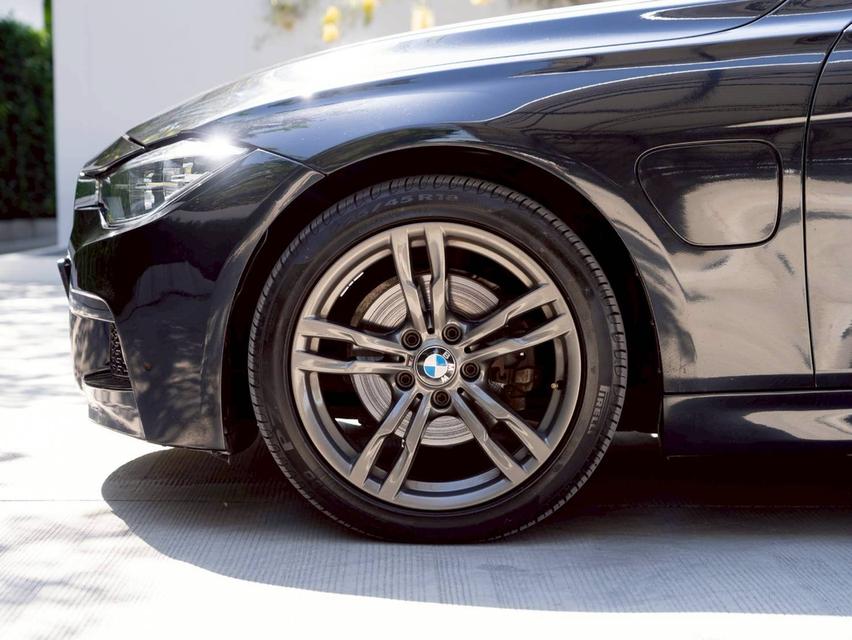 BMW 330e Sport ปีจด 2018 เจ้าของเดียว รถสวยไม่มีอุบัติเหตุ ยางปี 2025 10