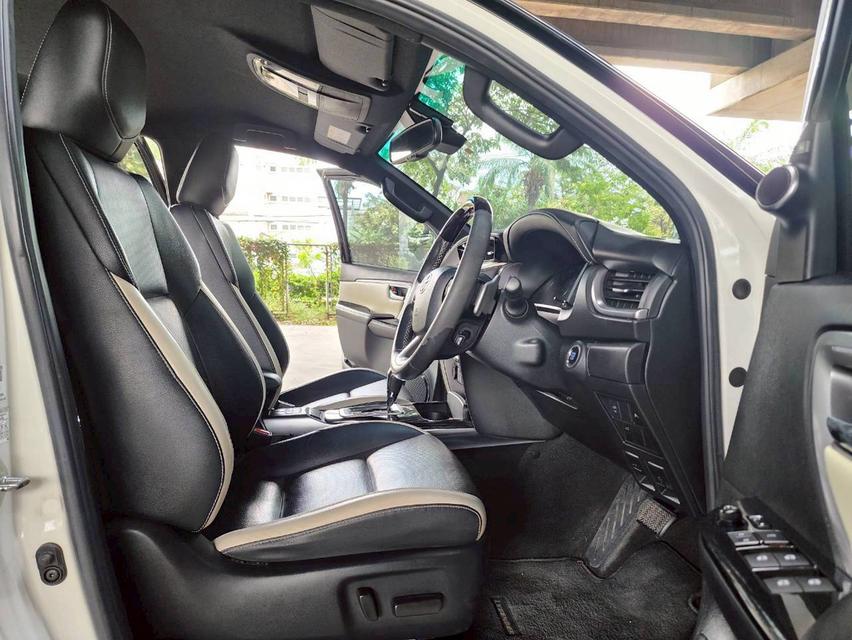 ขายรถ Toyota Fortuner 2.8 Legender 4WD ปี 2022 สีขาว เกียร์ออโต้ 9