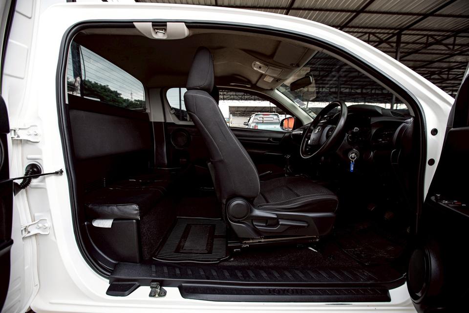 TOYOTA HILUX REVO 2.4 Z EDITION SMART CAB ปี 2022 สีขาว  13