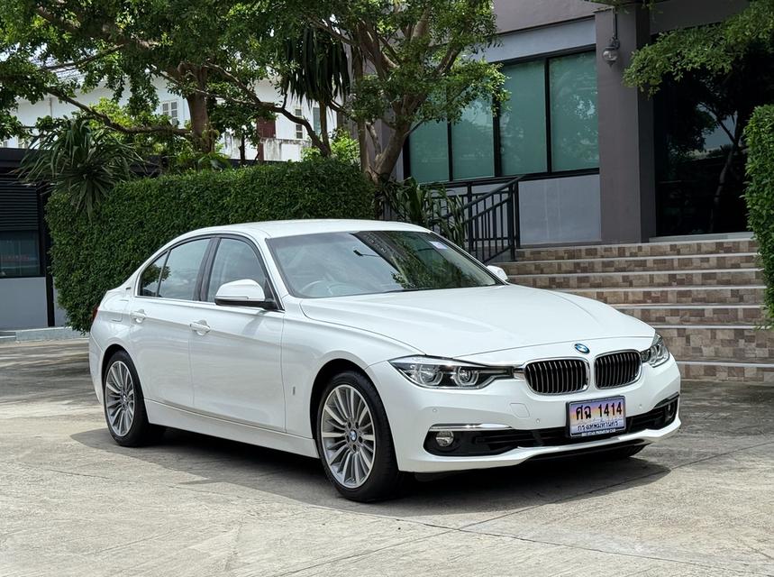 2018 BMW 330e LCI รถมือเดียวออกป้ายแดง รถวิ่งน้อยเพียง 90,000 กม ประวัติศูนย์ครบ รถไม่เคยมีอุบัติเหตุครับ 1
