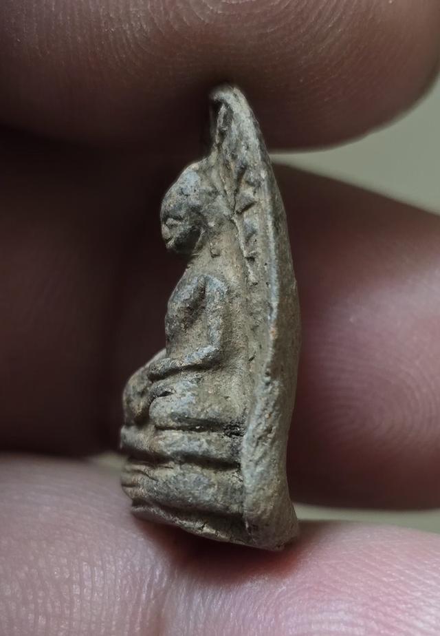 พระรอดมหาวันลำพูนพิมพ์ใหญ่ รูปที่ 3