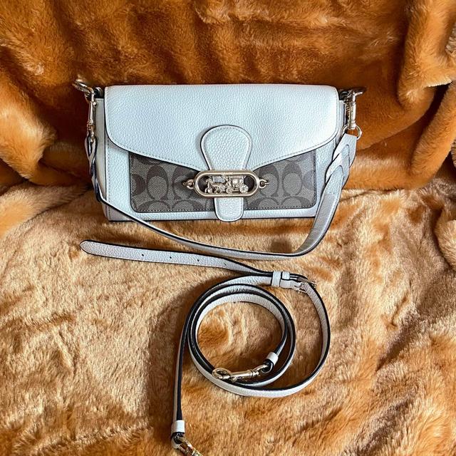 กระเป๋าcoach มือสองสภาพดี