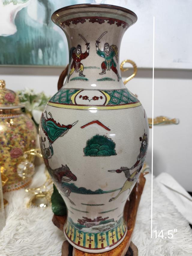 แจกันกระเบื้องเคลือบแตกลายงาแบบจีน (Chinese Crackle Glaze Porcelain Vase) ที่ตกแต่งด้วยลวดลาย นักรบโบราณ (Warrior Scene) รูปที่ 2