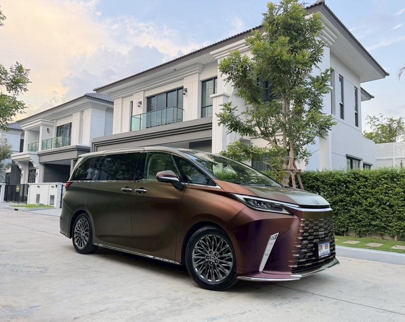 รหัสรถ AP99 2024 Lexus LM350h 4 ที่นั่ง สีขาว Wrap สีพิเศษ