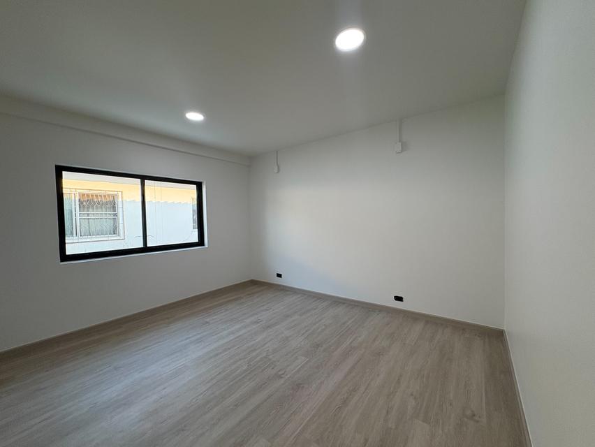 ขายบ้านมือสอง รีโนเวทใหม่ นนทบุรี บ้านสวย ทำเลดี ใกล้รถไฟฟ้าสายสีม่วง ใกล้ห้างเวสต์เกต 9