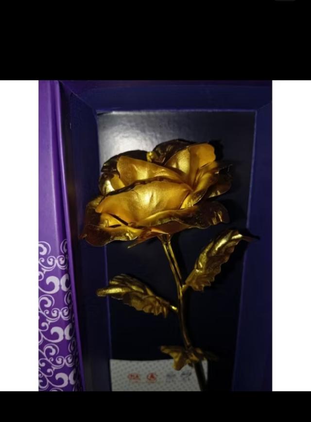 กุหลาบทอง ของขวัญแทนใจ