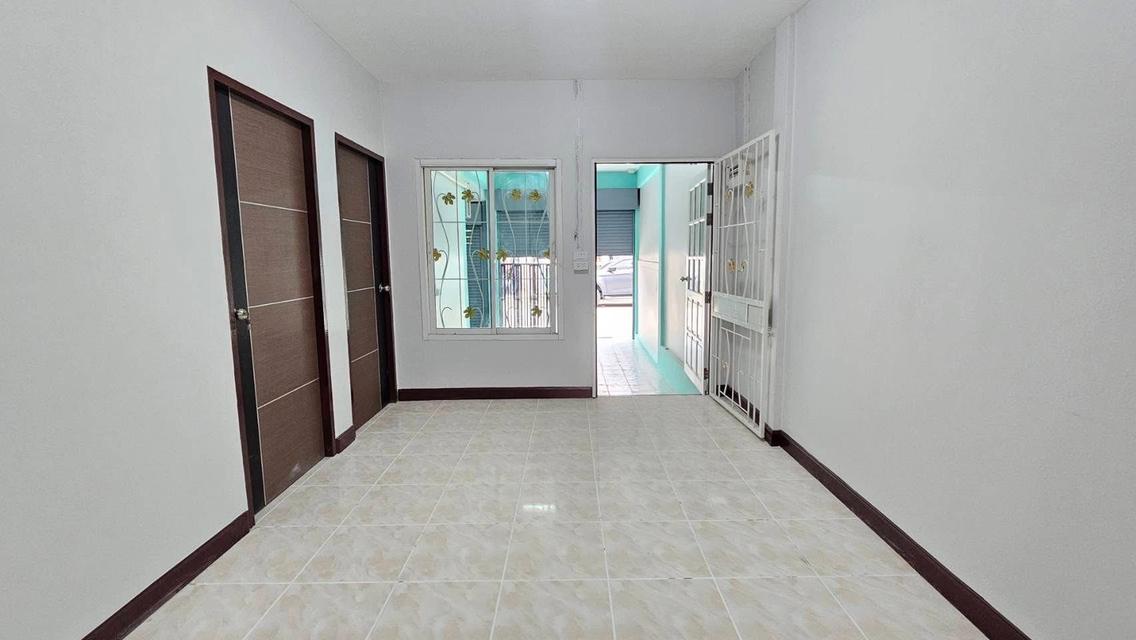 บ้านทาวเฮ้าส์ 2ห้องนอน 1ห้องน้ำ หมู่บ้านบัวคลี่10 อ.อุทัย 2