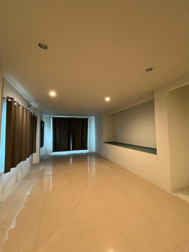 บ้าน 4 ชั้น นาป่า เมืองชล ชลบุรี 12