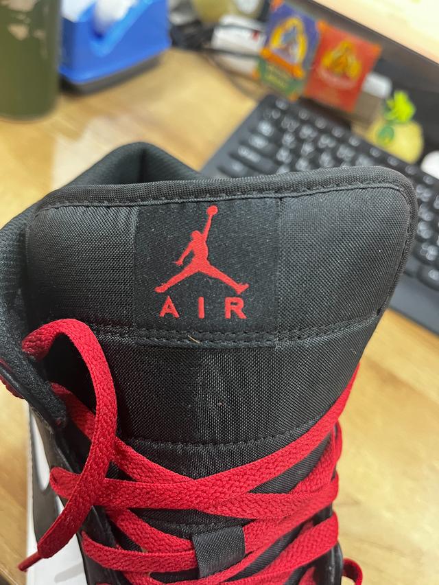 Nike Air Jordan 1 Mid รูปที่ 2