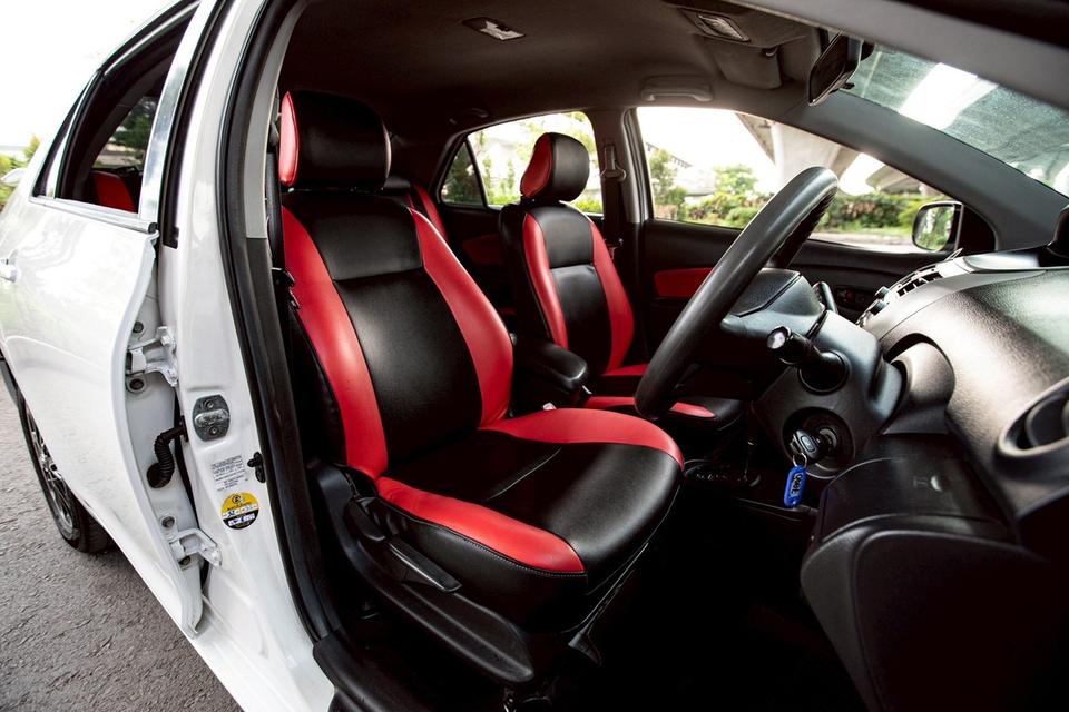 Toyota Vios 1.5E ปี 2010  เกียร์ออโต้ สีขาว   11