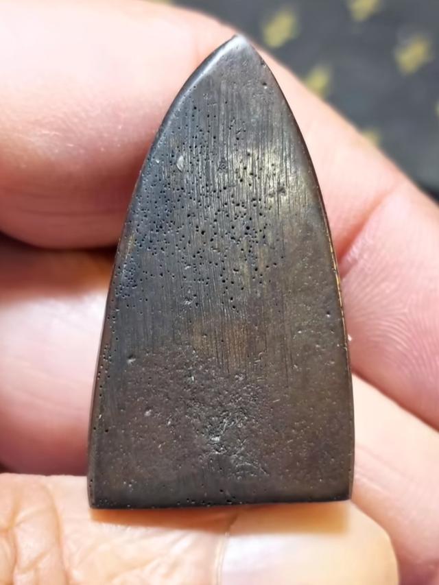 หลวงปู่ทวดพิมพ์เตารีดมาใหม่เปิดแบ่งปันให้ครับ รูปที่ 2