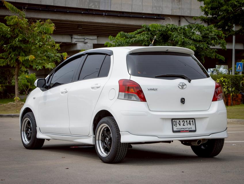 TOYOTA Yaris 1.5 J สีขาว ปี 2011 5