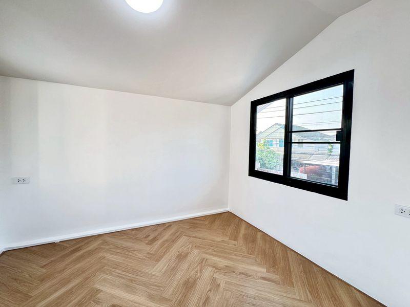 หมู่บ้านพฤกษ์ลดา คลองถนน วงแหวน–รัตนาธิเบศร์ บ้านเดี่ยว 2 ชั้น  ถนนเมน ตกแต่งใหม่พร้อมอยู่ โครงการ (Land & Houses) 17