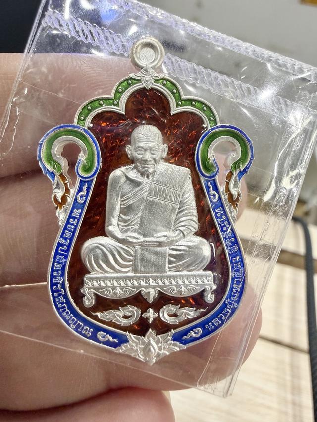 เหรียญเสมา รุ่นจุฬามะณี เนื้อเงินลงยาแดง สร้าง 365 เหรียญ หลวงปู่ศิลา สิริจันโท สวนสงฆ์แกเปะ กาฬสินธุ์ ปี2566 รูปย่อยที่ 3