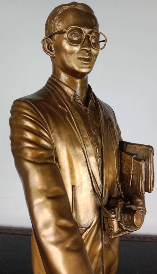 624.พระบรมรูปหล่อในหลวงรัชกาลที่ 9 พระบาทสมเด็จพระปรมินทรมหาภูมิพลอดุลยเดช พระบิดาแห่งนวัตกรรมไทย 9