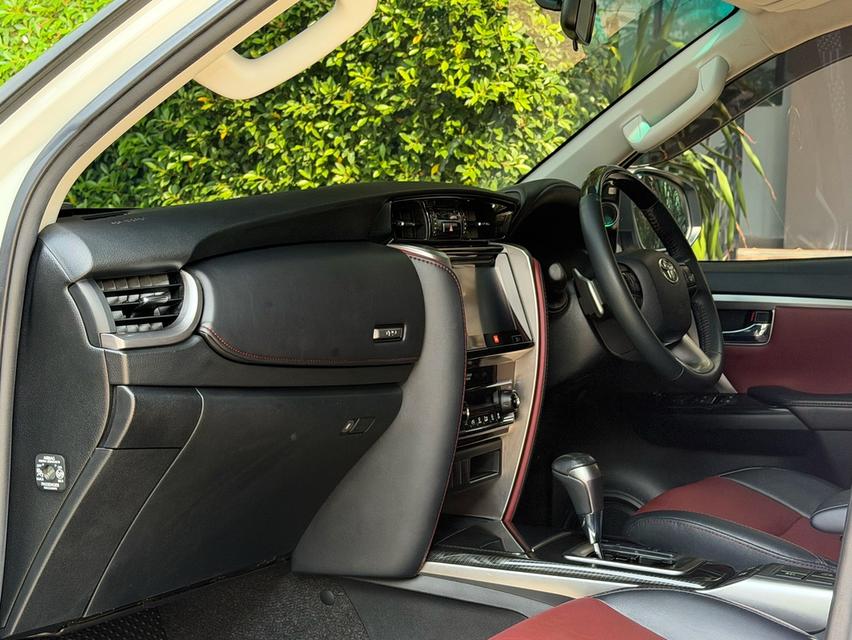 2018 TOYOTA FORTUNER TRD รถมือเดียวออกป้ายแดง รถวิ่งน้อยเพียง 120,000กม ประวัติศูนย์ครบ ไม่เคยมีอุบัติเหตุครับ รูปที่ 11