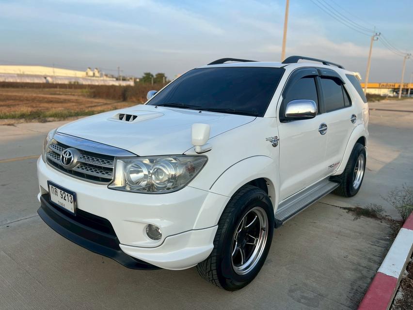 Toyota Fortuner 3.0 4WD TRD Sportivo ปี 2009 สีขาว เกียร์ออโต้