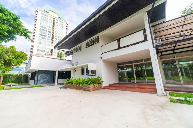 Home Office For Rent | สุขุมวิท 20 บ้านโฮมออฟฟิศ ทำเลสุขุมวิท เข้า-ออกสะดวก เชื่อมต่อได้ทั้ง ถนนสุขุมวิท รัชดาภิเษก และพระราม 4 1