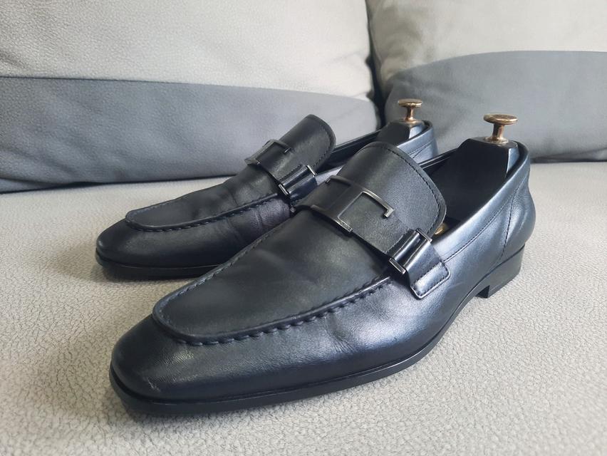 ขอขายรองเท้าชาย Tod's penny loafer size 9 วัดพื้นข้างในได้ 29 cm.เหมาะสำหรับคนเท้า 27-28 cm.ทรงรองเท้าแบบตัว T ใหญ่แท้ made in Italy 