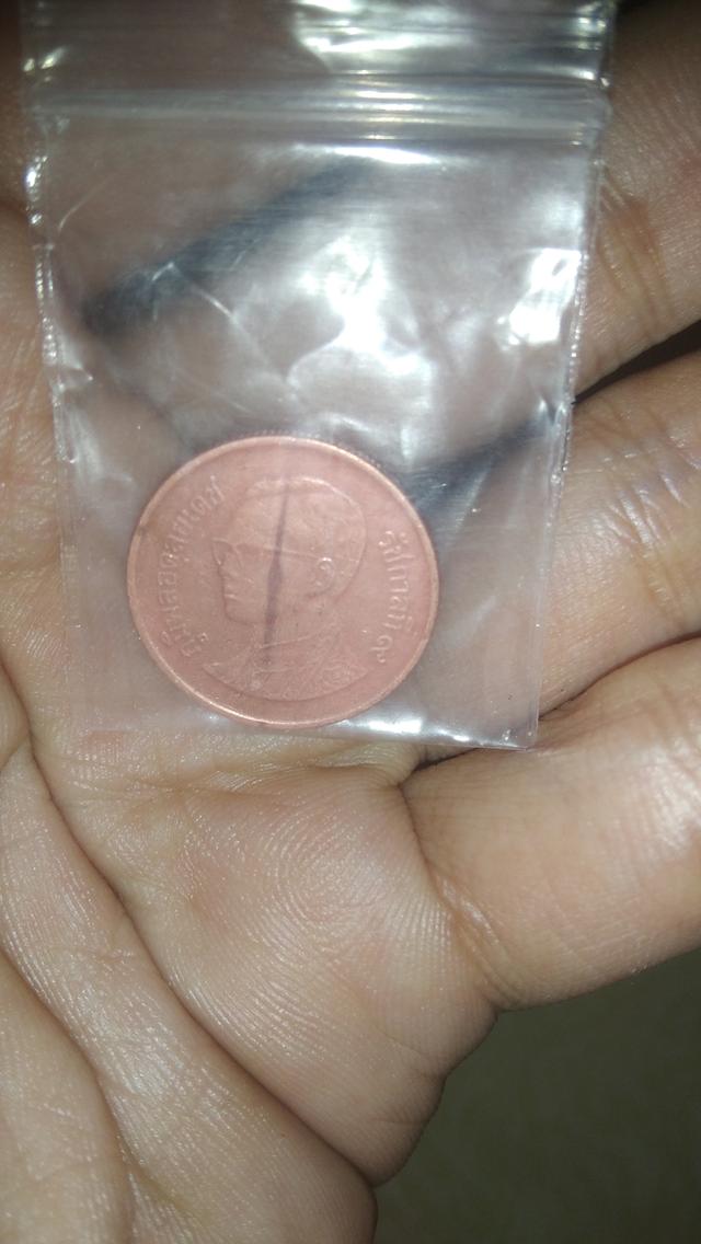 เหรียญ 1 บาทรัชกาลที่ 9 พระเศียรเล็กปี 2548 เป็นเหรียญทองแดง 100%