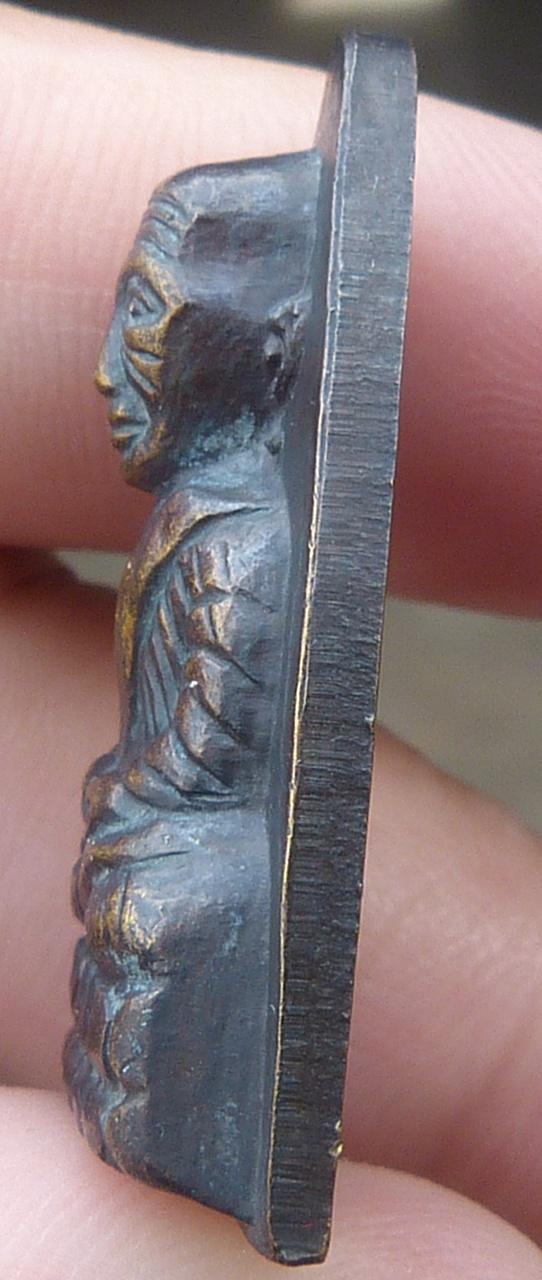 หลวงปู่ทวดพิมพ์ใหญ่หลังหนังสือ รูปที่ 4