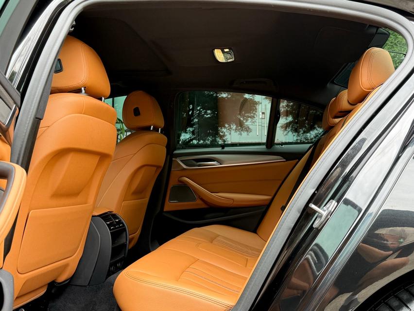 2019 BMW 530e MSPORT รถมือเดียวออกป้ายแดง รถวิ่งน้อยเพียง 90,000 กม รถเข้าศูนย์ทุกระยะ ไม่เคยมีอุบัติเหตุครับ 14