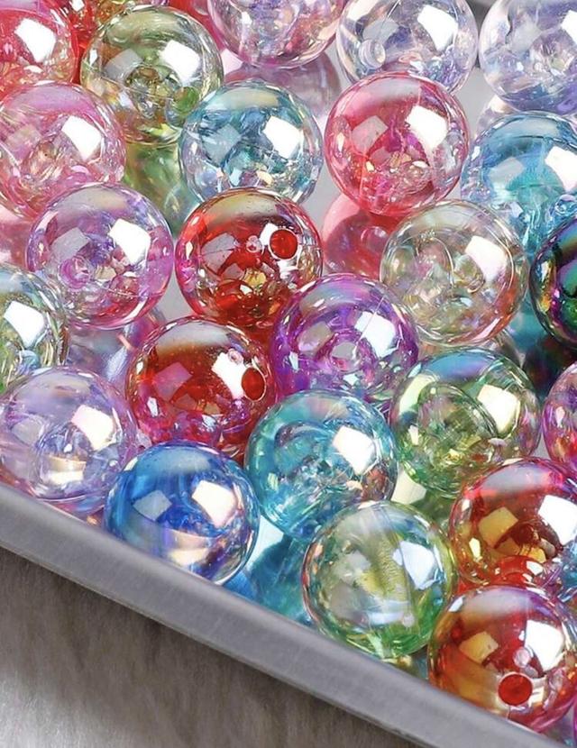 ลูกปัดอคริลิคคละสีสดใส