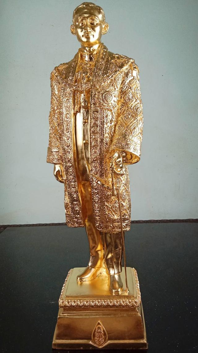 777.พระบรมรูปหล่อในหลวงรัชกาลที่ 9 พระบาทสมเด็จพระปรมินทรมหาภูมิพลอดุลยเดช (ทอง)