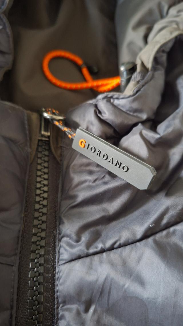 เสื้อกันหนาวมือสอง Giordano 4