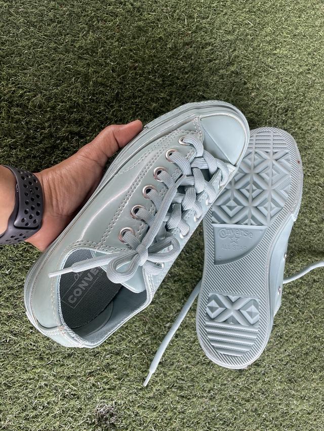รองเท้า converse Chuck Taylor All Star( หนังแก้วของแท้สภาพใหม่มากไม่แอดไลน์หรือเข้ากลุ่มใดๆทั้งสิ้น)