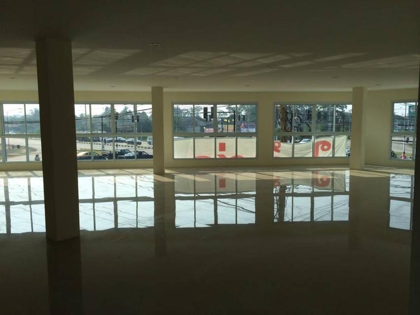 ขายอาคารพาณิชย์สามชั้น 2 คูหา  ห้องหัวมุม แยกหนองตาโพน อ.เมือง จ.อุบล 86 ตรว. ตึกใหม่ไม่เคยเข้าอยู่ ขายราคา 10.9  ล้านบาท รวมค่าโอนแล้ว 7