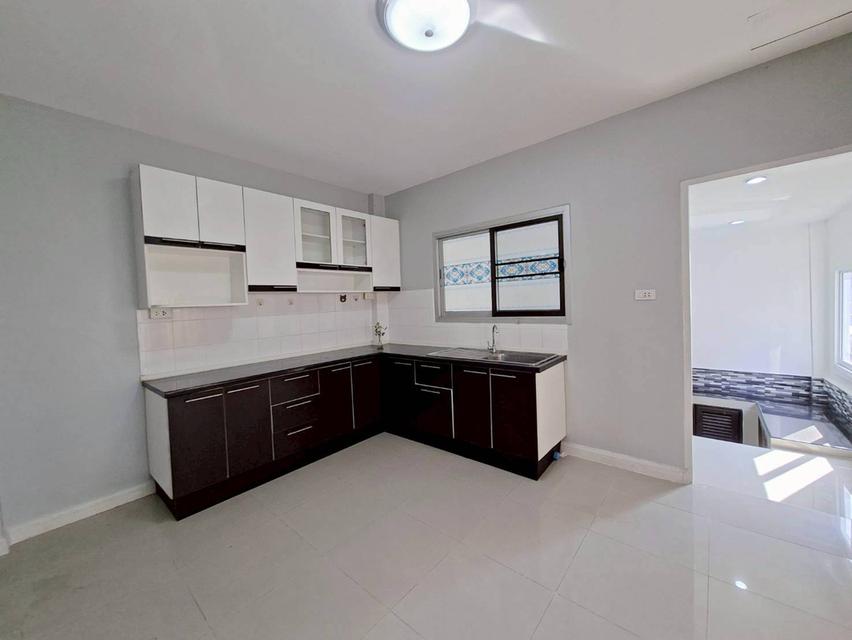 ขายด่วนบ้านทาวน์โฮม 3 ชั้น หลังมุม หมู่บ้าน The Balcony Home เฉลิมพระเกียรติ ร.9 ซอย 28 ใกล้สวนหลวง ร. 9 (N.1971) 9