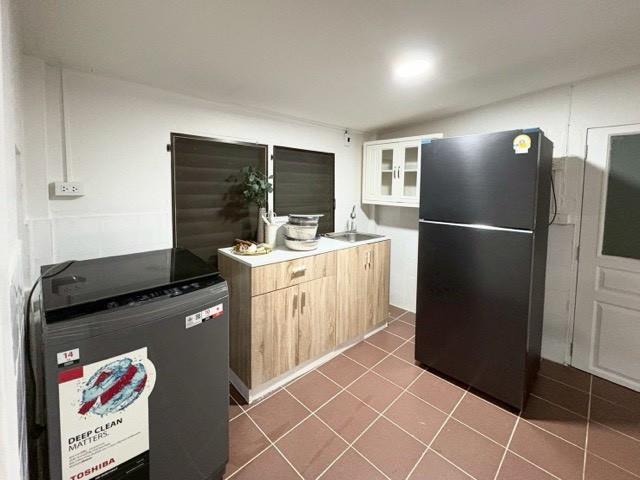 ให้เช่าบ้านเดี่ยว 2 ชั้น 80 ตร.ว. พื้นที่กว้าง 5 ห้องนอน ลาดพร้าว ซอย 9 เดินถึง MRT ลาดพร้าว 5 นาที จอดรถ 3 คัน เหมาะอยู่อาศัยหรือทำโฮมออฟฟิศ 5