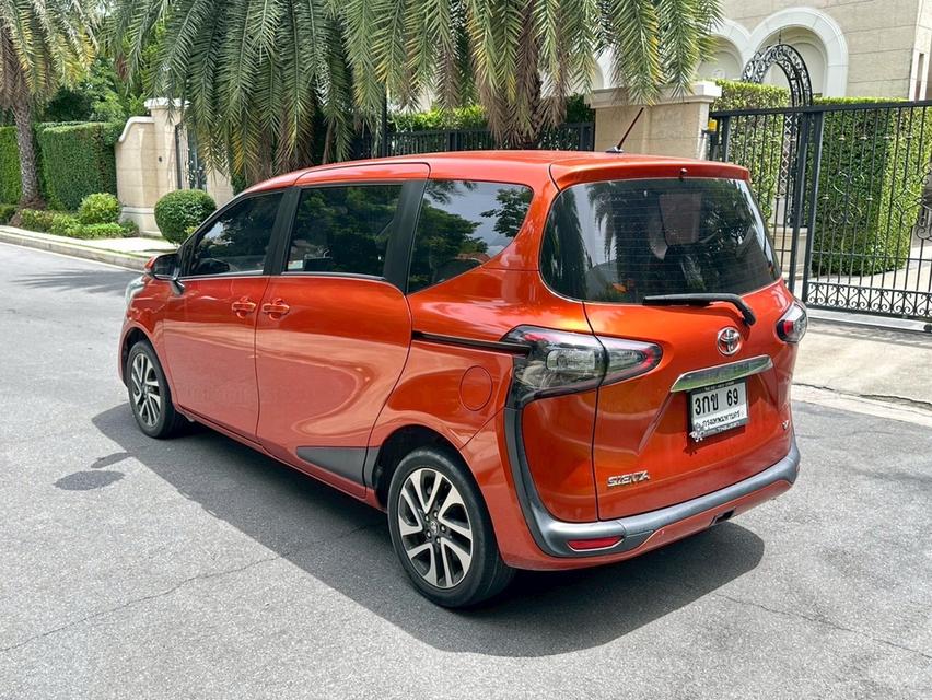 Toyota Sienta Model V 1.5V Dual VVTi / 7AT CVT  8