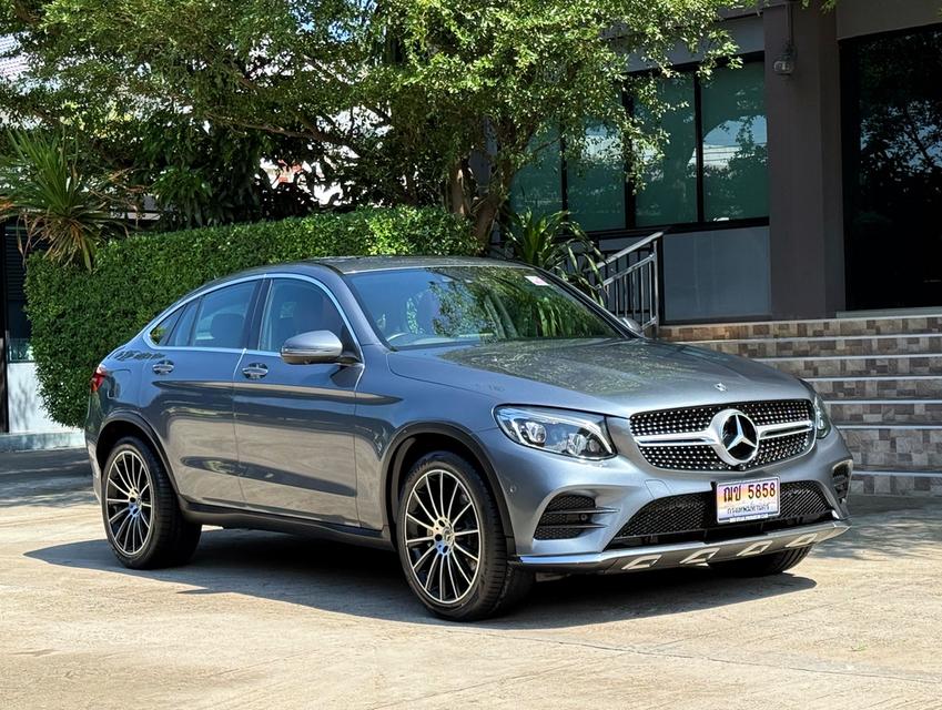 2018 BENZ GLC 250D COUPE AMG รถมือเดียวออกป้ายแดง รถวิ่งน้อย เข้าศูนย์ทุกระยะ ไม่เคยมีอุบัติเหตุครับ