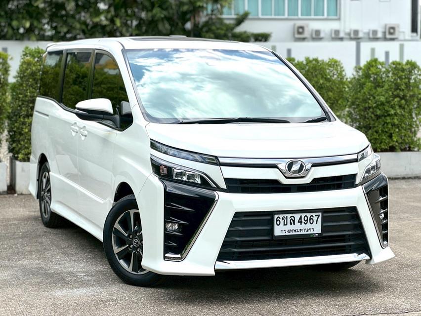 TOYOTA VOXY 2.0 ZS MPV  3