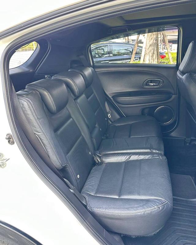 Honda HRV 1.8 RS เกียร์ Auto สีขาวมุก ตัว Top ปี 2019 (MNC) 10