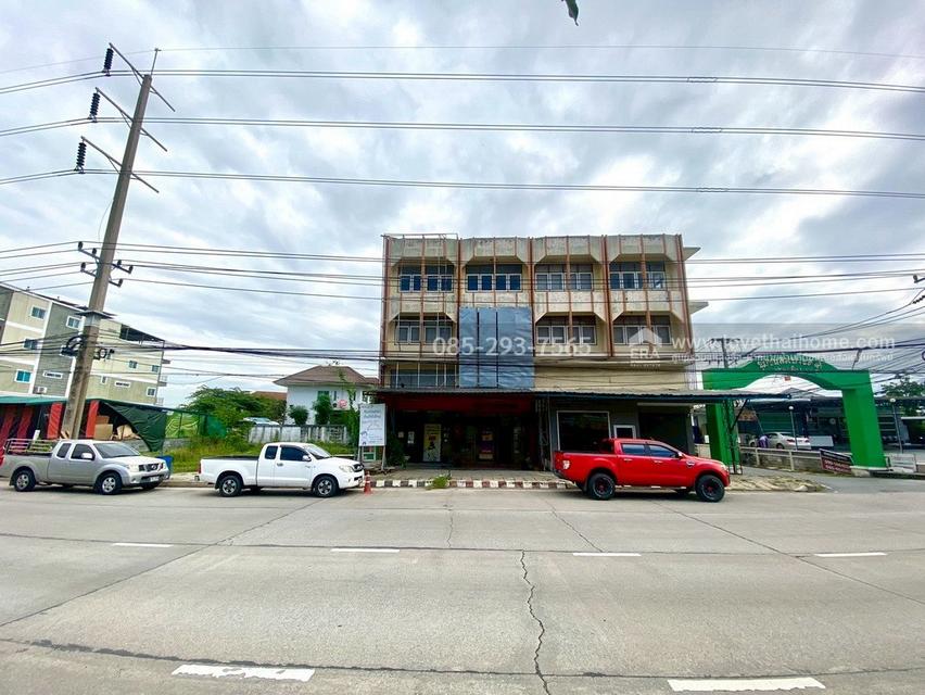 ขายตึกแถว 3.5 ชั้น ติดถนนใหญ่กรุงเทพ-ปทุมธานี ปากซอยสมประสงค์ มี 2 คูหา พื้นที่ 48 ตรว ทำเลดีมาก เหมาะแก่การลงทุน ใกล้แยกปทุมวิไล 2