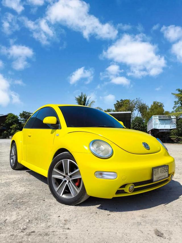 Volkswagen Beetle สีเหลือง