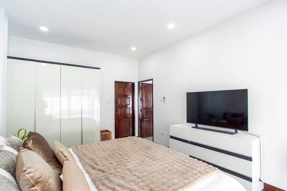 บ้านใหม่สามห้องนอนพร้อมสระว่ายน้ำส่วนตัวสุดหรูดูดีใกล้เมืองสุดสุด 1