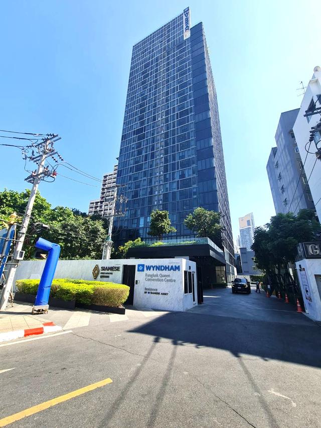 ไซมิส เอ๊กซ์คลูวีฟ ควีนส์ 20