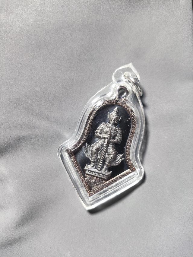 เหรียญท้าวเวสสุวรรณ หลวงพ่ออิฐ วัดจุฬามณี รุ่นเจริญทรัพย์ พิมพ์ใหญ่ เนื้อชนวนรมดำ ปี2563 รูปที่ 5