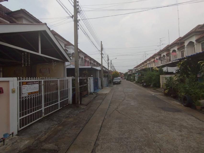 ขายทาวน์เฮ้าส์ หมู่บ้าน ช.รุ่งเรือง 6 ทำเล : บางบัวทอง (ใกล้แยกบางพลู) ใกล้กรมที่ดินบางบัวทอง