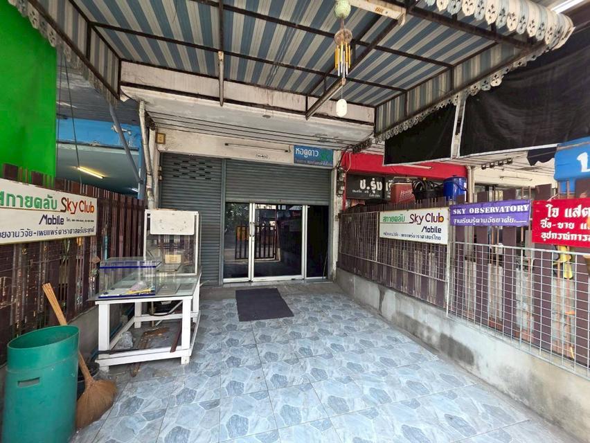 ขายตึก 3 ชั้นครึ่ง หมู่บ้านสินธนา3 เฟส1 ซอยนวมินทร์163แยก17 4