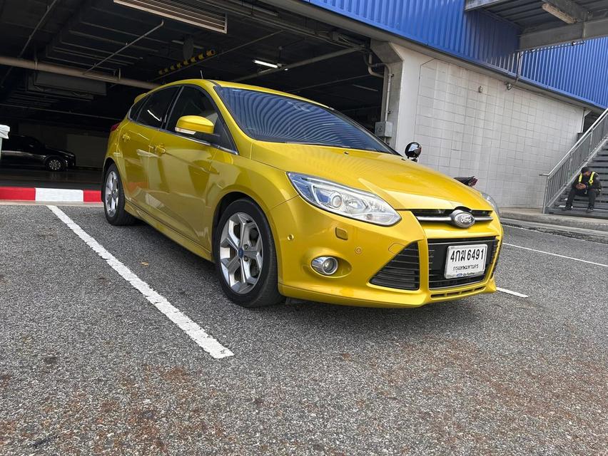 Ford Focus สีเหลือง 8